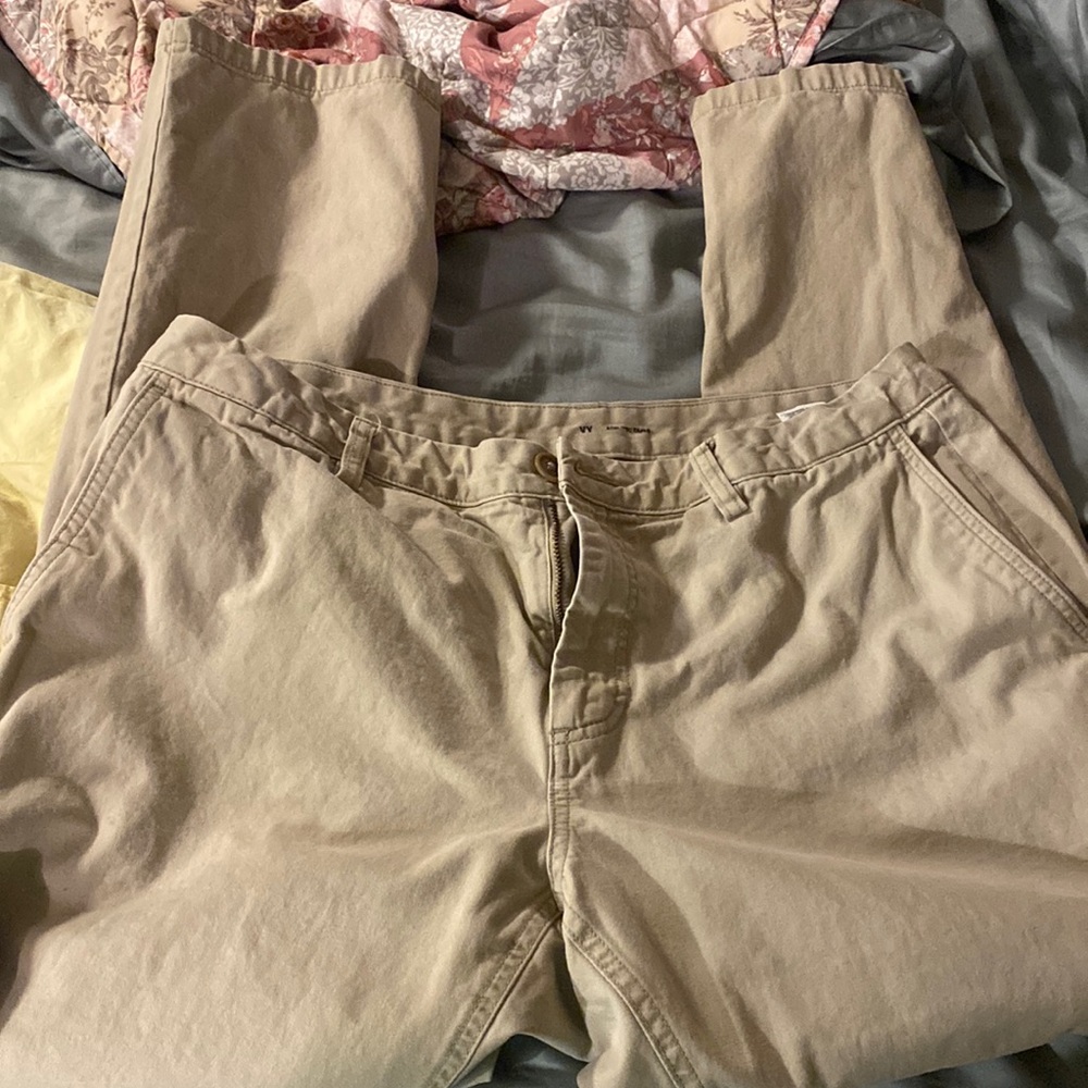 Men’s old navy khaki pants